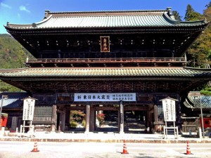 身延山久遠寺の三門