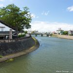 新井田川と山居倉庫